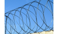 Спиральный барьер безопасности из армированной колючей ленты: бухта 500мм витков в п.м. 4, клепок- 3 ГОСТ 3282-74 (7-8м)